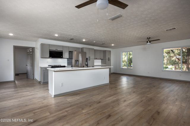 8453 NITTANY Drive, Melrose, FL 32666