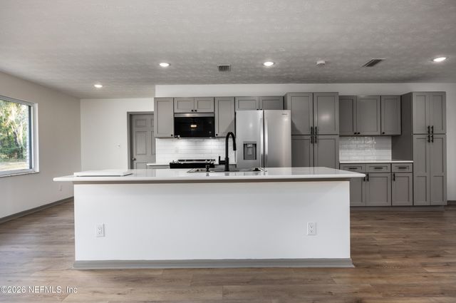 8453 NITTANY Drive, Melrose, FL 32666