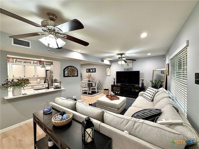 213 Sparrow Lane, Victoria, TX 77905