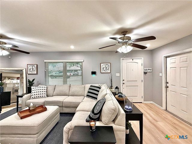 213 Sparrow Lane, Victoria, TX 77905