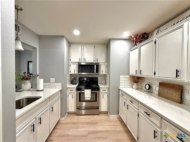 213 Sparrow Lane, Victoria, TX 77905