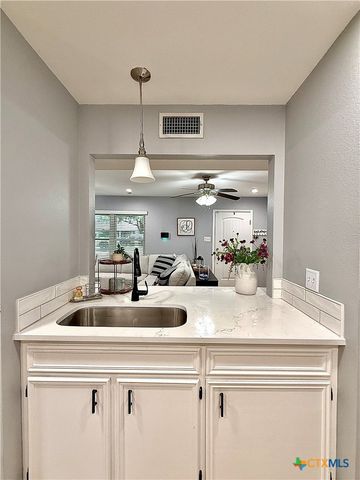 213 Sparrow Lane, Victoria, TX 77905