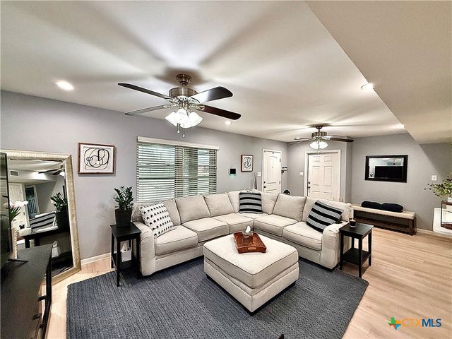 213 Sparrow Lane, Victoria, TX 77905