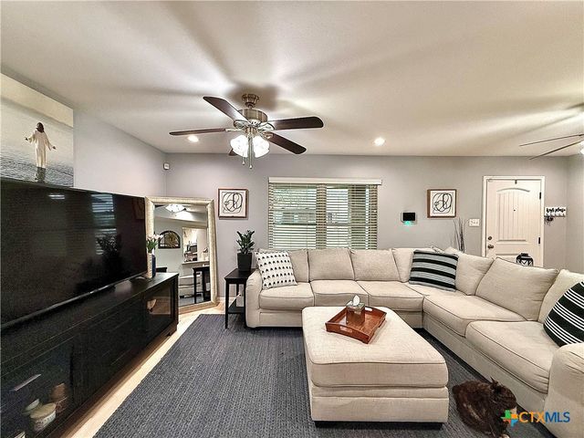 213 Sparrow Lane, Victoria, TX 77905