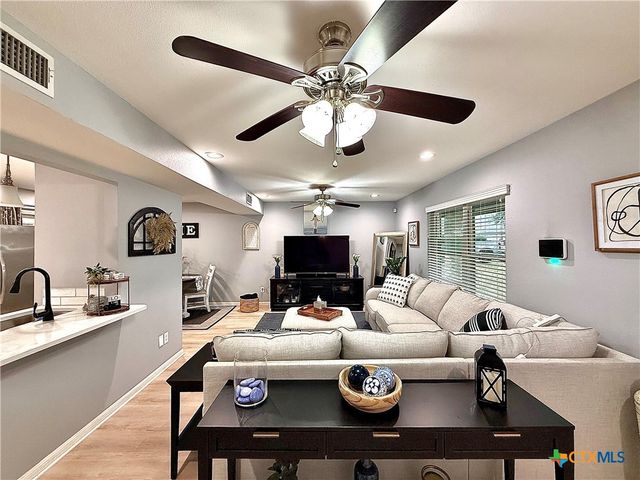 213 Sparrow Lane, Victoria, TX 77905