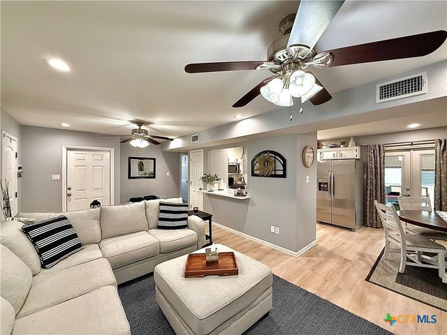 213 Sparrow Lane, Victoria, TX 77905