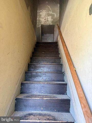 22 LLOYD AVE, Malvern, PA 19355