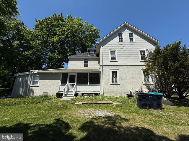 22 LLOYD AVE, Malvern, PA 19355