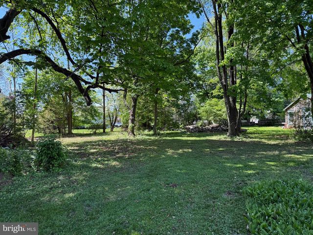 22 LLOYD AVE, Malvern, PA 19355