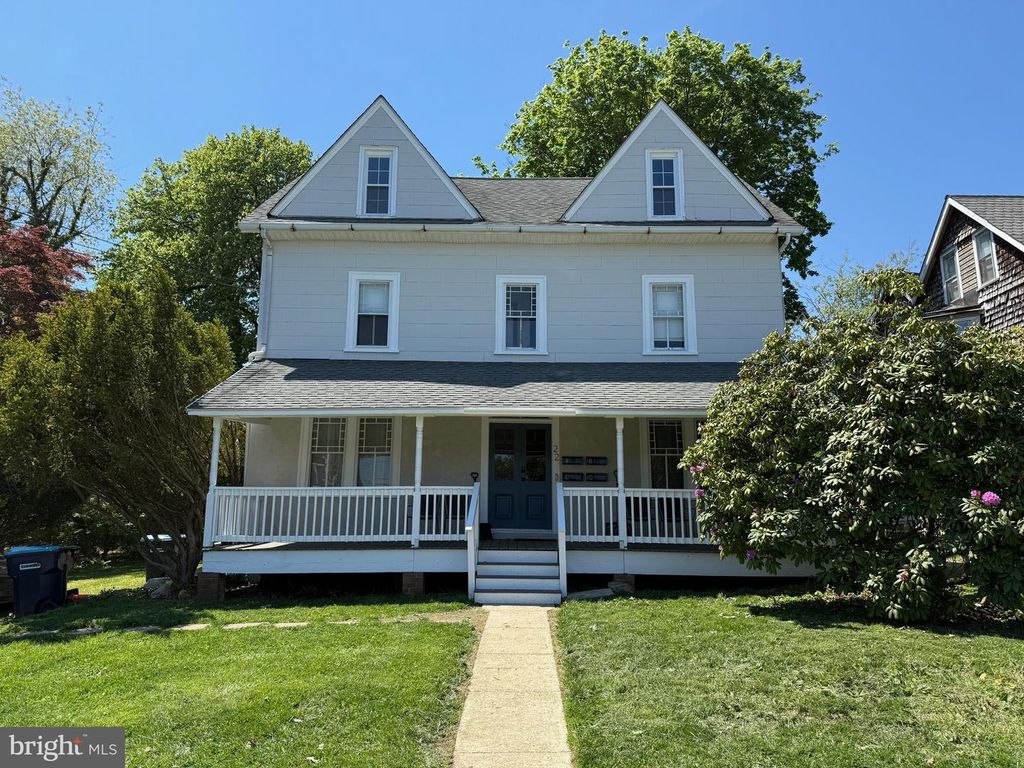 22 LLOYD AVE, Malvern, PA 19355