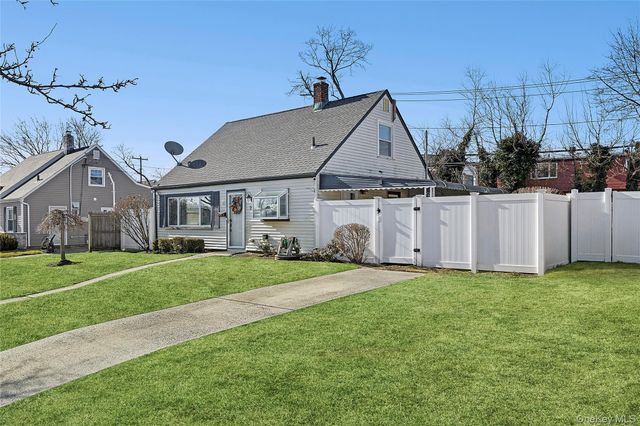 22 Shelter Lane, Levittown, NY 11756