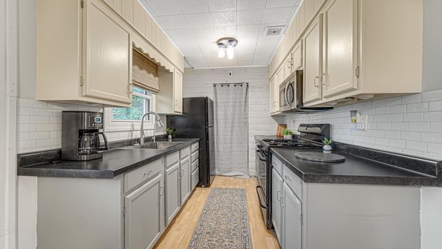 1708 Wood Street, Valparaiso, IN 46383