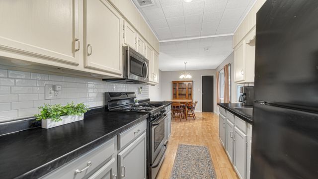 1708 Wood Street, Valparaiso, IN 46383