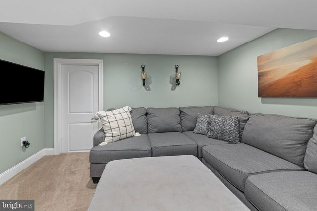 52 WYNMERE DR, Horsham, PA 19044
