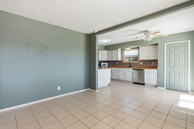 1700 Powder River Drive NE, Rio Rancho, NM 87144