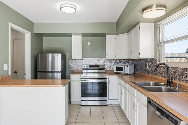 1700 Powder River Drive NE, Rio Rancho, NM 87144