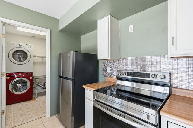 1700 Powder River Drive NE, Rio Rancho, NM 87144