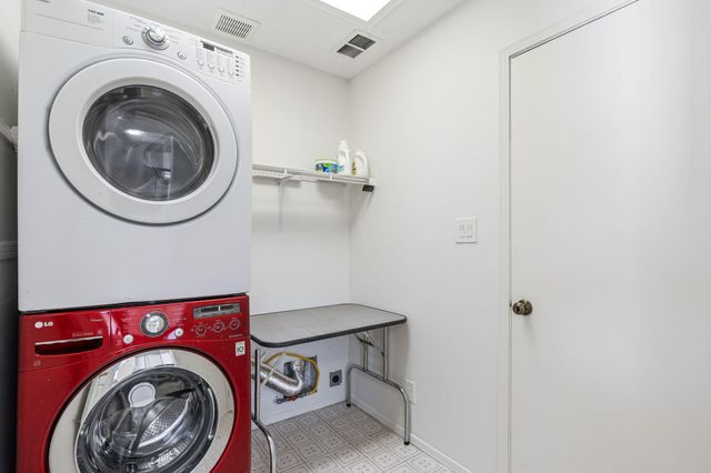 1700 Powder River Drive NE, Rio Rancho, NM 87144