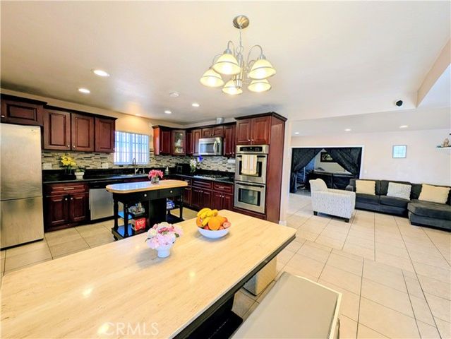 1019 S Shawnee Drive, Santa Ana, CA 92704