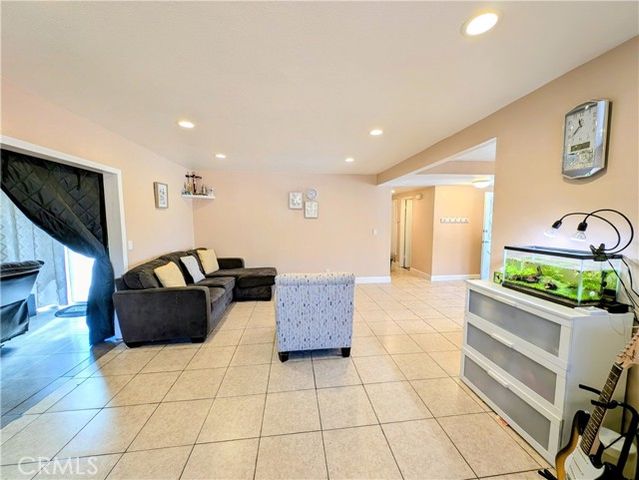 1019 S Shawnee Drive, Santa Ana, CA 92704