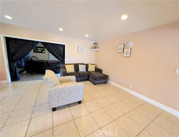 1019 S Shawnee Drive, Santa Ana, CA 92704