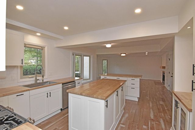 990 Venetian Way, Columbus, OH 43230