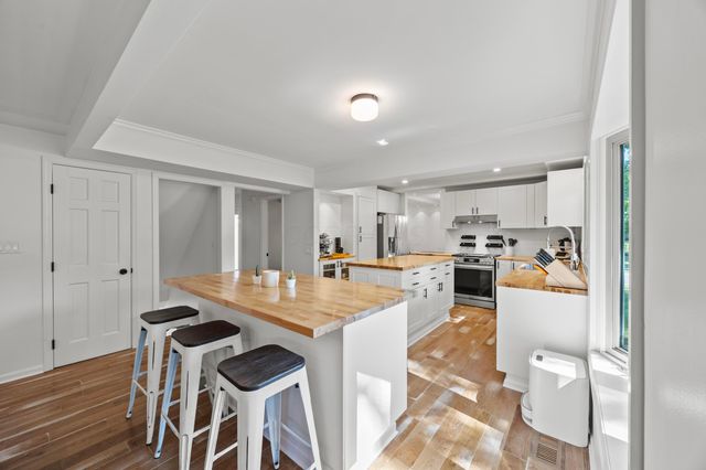 990 Venetian Way, Columbus, OH 43230