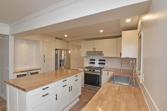 990 Venetian Way, Columbus, OH 43230