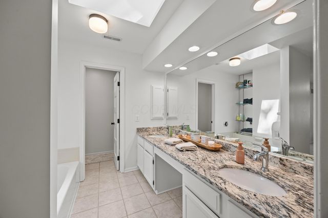 990 Venetian Way, Columbus, OH 43230