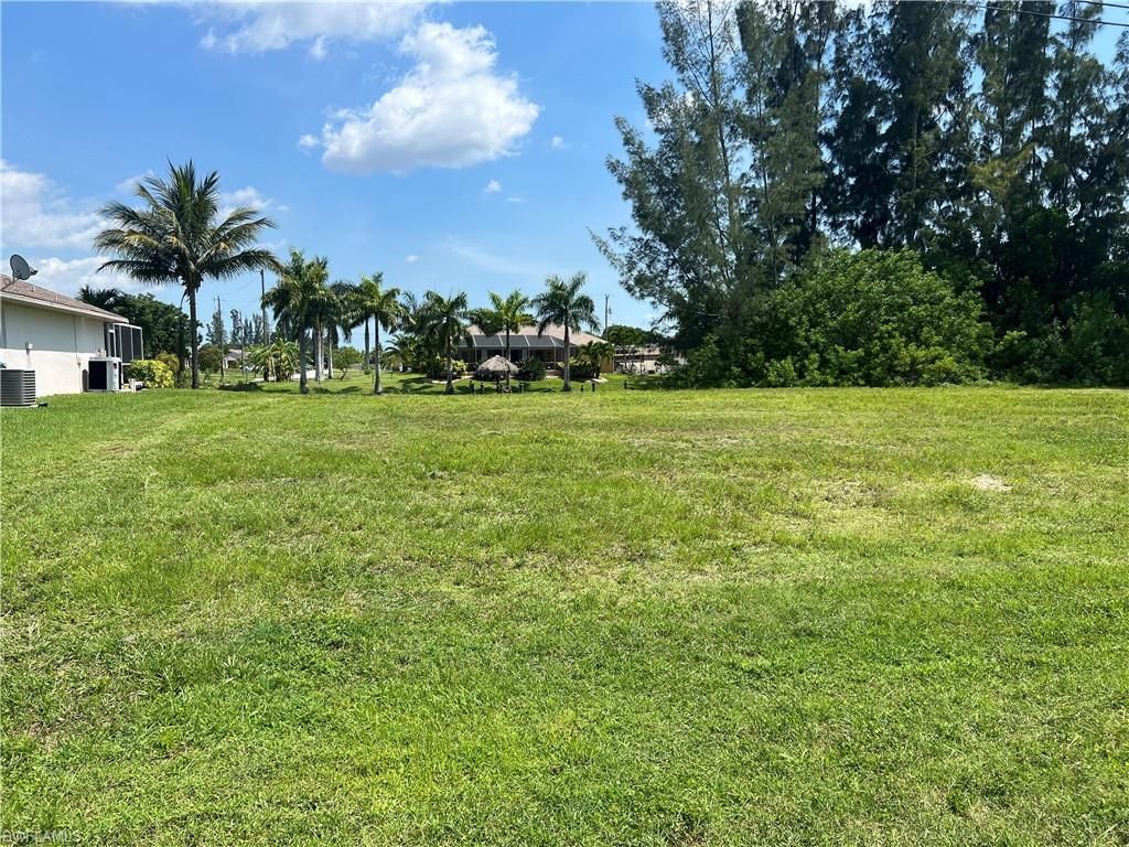 428 SE 13th TER, CAPE CORAL, FL 33990 — photo 4