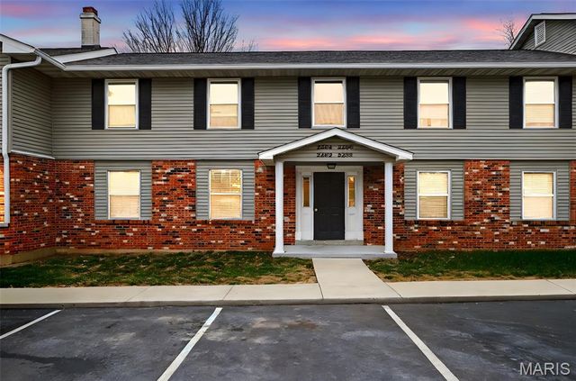 2282 Highland Hill Dr, St Peters, MO 63376