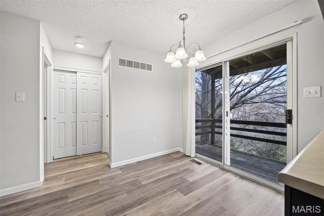 2282 Highland Hill Dr, St Peters, MO 63376