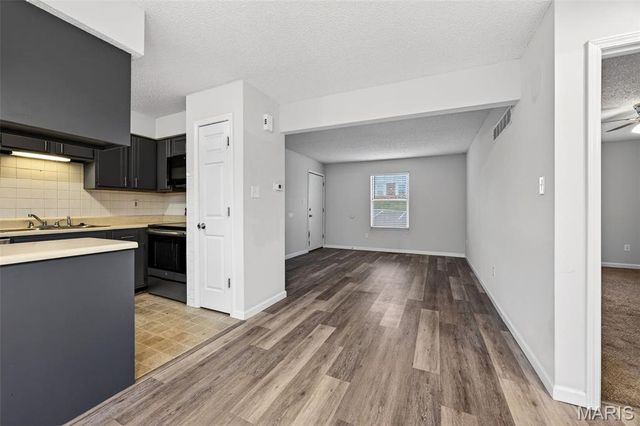 2282 Highland Hill Dr, St Peters, MO 63376