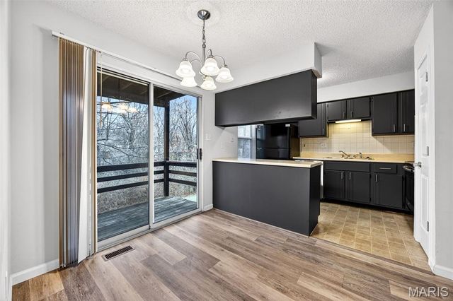 2282 Highland Hill Dr, St Peters, MO 63376