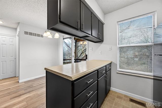 2282 Highland Hill Dr, St Peters, MO 63376