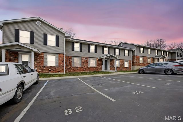 2282 Highland Hill Dr, St Peters, MO 63376