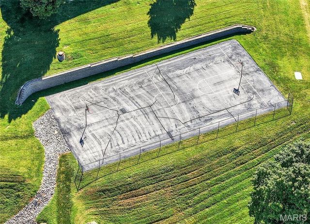 2282 Highland Hill Dr, St Peters, MO 63376