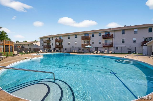 2282 Highland Hill Dr, St Peters, MO 63376