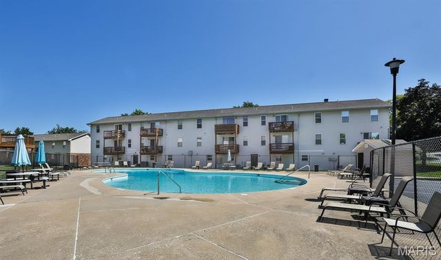 2282 Highland Hill Dr, St Peters, MO 63376