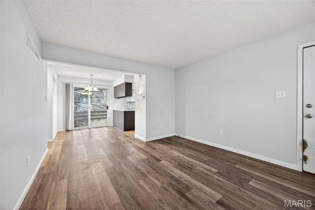 2282 Highland Hill Dr, St Peters, MO 63376