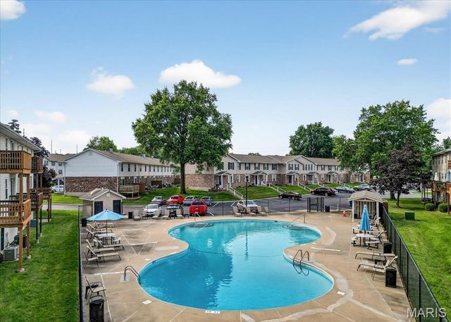 2282 Highland Hill Dr, St Peters, MO 63376