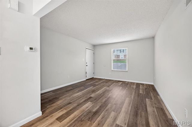 2282 Highland Hill Dr, St Peters, MO 63376