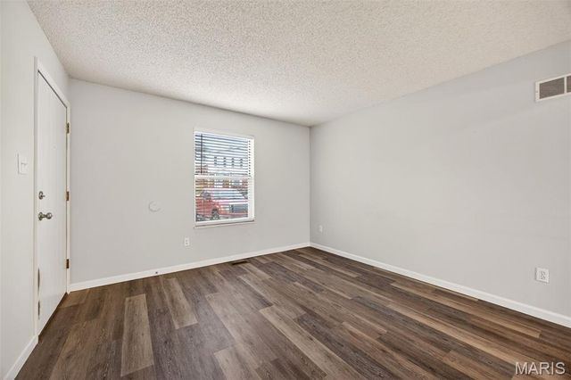 2282 Highland Hill Dr, St Peters, MO 63376