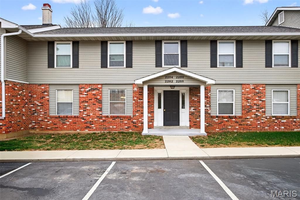 2282 Highland Hill Dr, St Peters, MO 63376