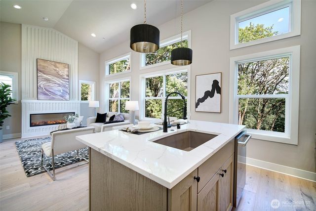436 20th Ave, Kirkland, WA 98033