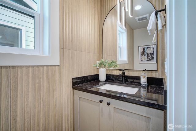 436 20th Ave, Kirkland, WA 98033