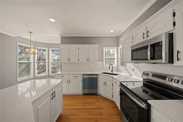 12627 Slater Lane, Overland Park, KS 66213