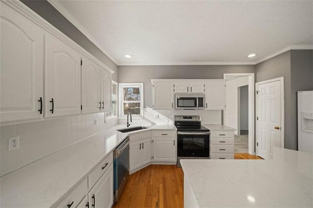 12627 Slater Lane, Overland Park, KS 66213