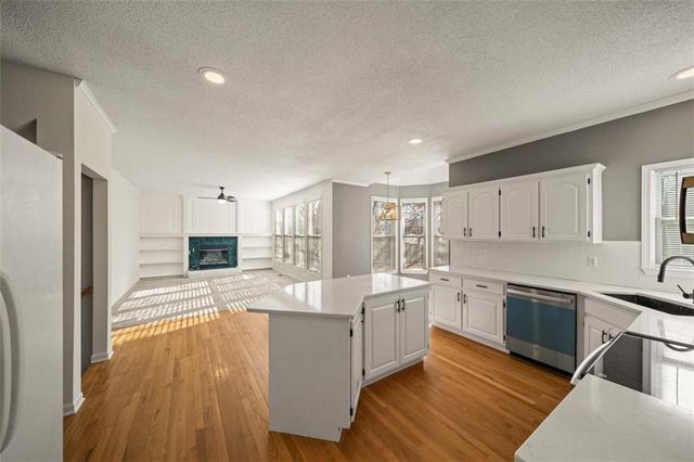 12627 Slater Lane, Overland Park, KS 66213