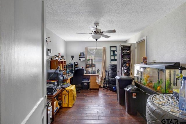 407 S Baker St, Lindale, TX 75771